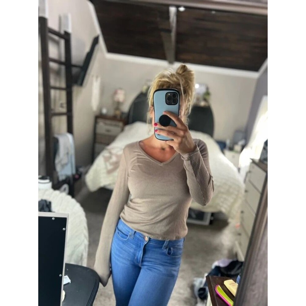 Cyrus essentials long sleeve ribbed top medium